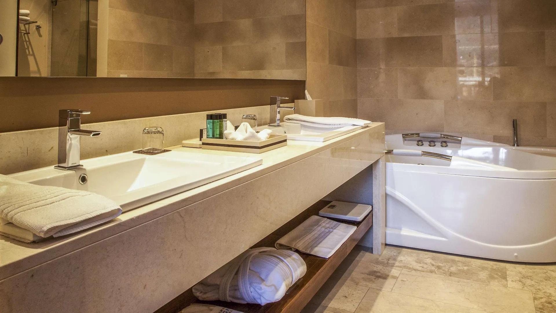 Hotel Doubletree By Hilton Bogota Parque 93